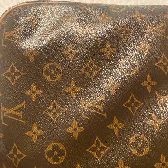 Louis Vuitton. Please see pictures with scratches used condition 100% authentic - Picture 6 of 16